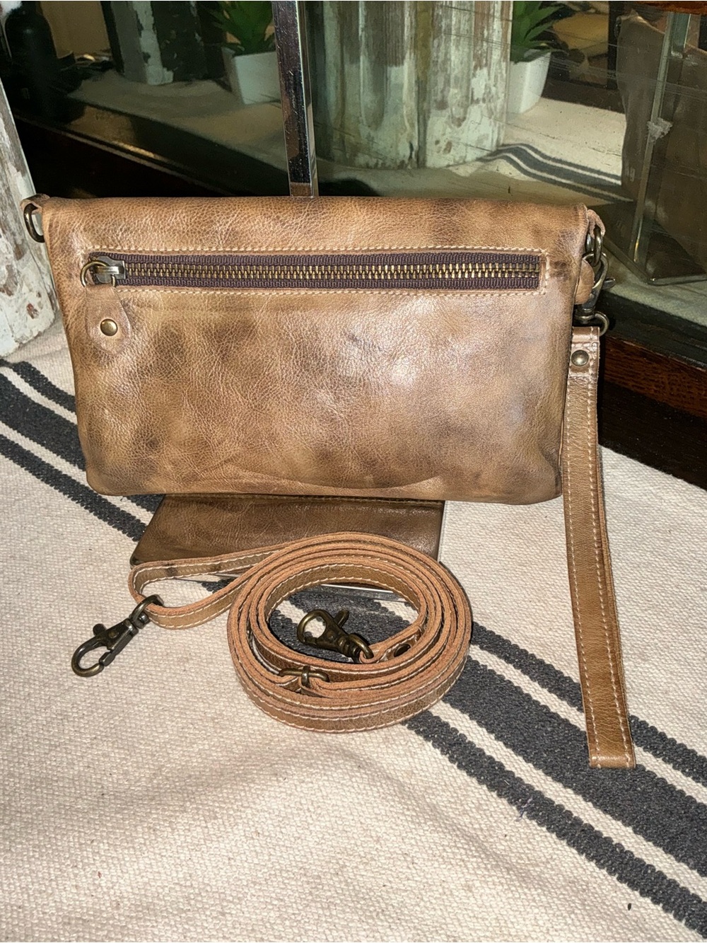 Bed Stu Leather Cadence Wallet Wristlet Crossbody Bag Taupe Rustic MSRP $179 - Picture 2 of 13